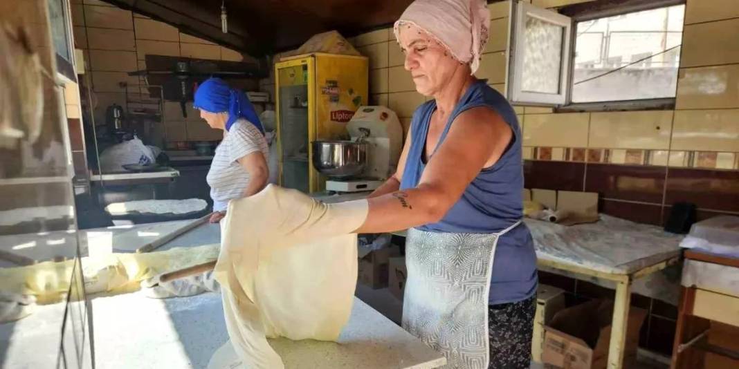 40 metrekarede işletmecilik yapıyor! O yoğurup açıyor, ailesinin geçimini sağlıyor: Bölgenin ilham  veren ismi 1